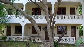 Hill Park Hotel - Tiwi Beach Kültér fotó