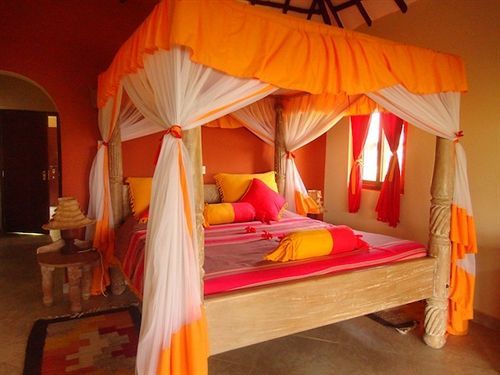 Hill Park Hotel - Tiwi Beach Kültér fotó