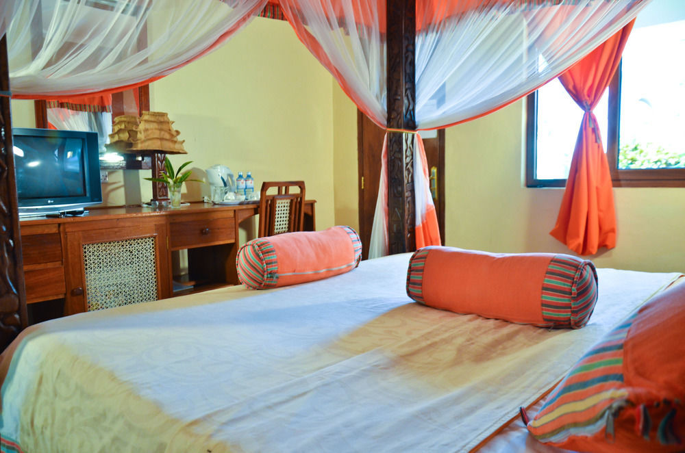 Hill Park Hotel - Tiwi Beach Kültér fotó