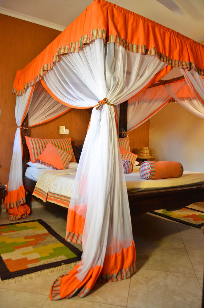 Hill Park Hotel - Tiwi Beach Kültér fotó