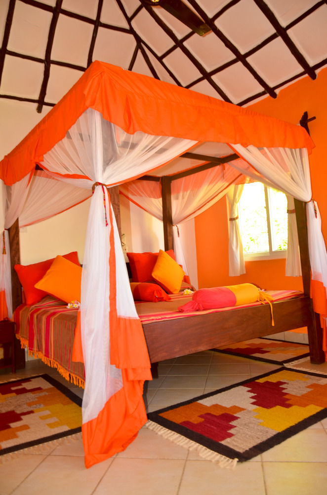 Hill Park Hotel - Tiwi Beach Kültér fotó