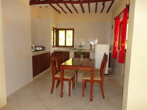 Hill Park Hotel - Tiwi Beach Kültér fotó
